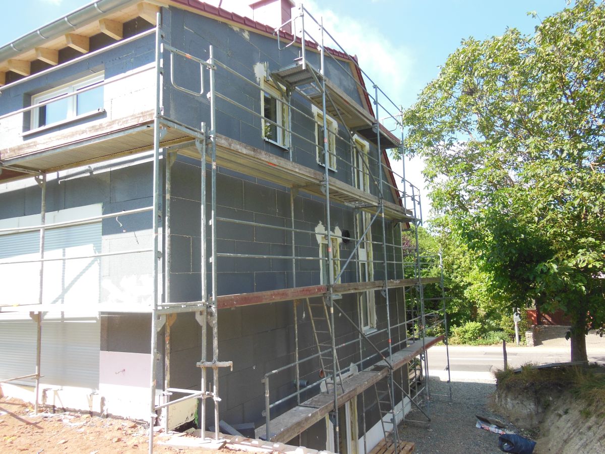 Neubau Wohnhaus Welsch - fertige Fassadendaemmung
