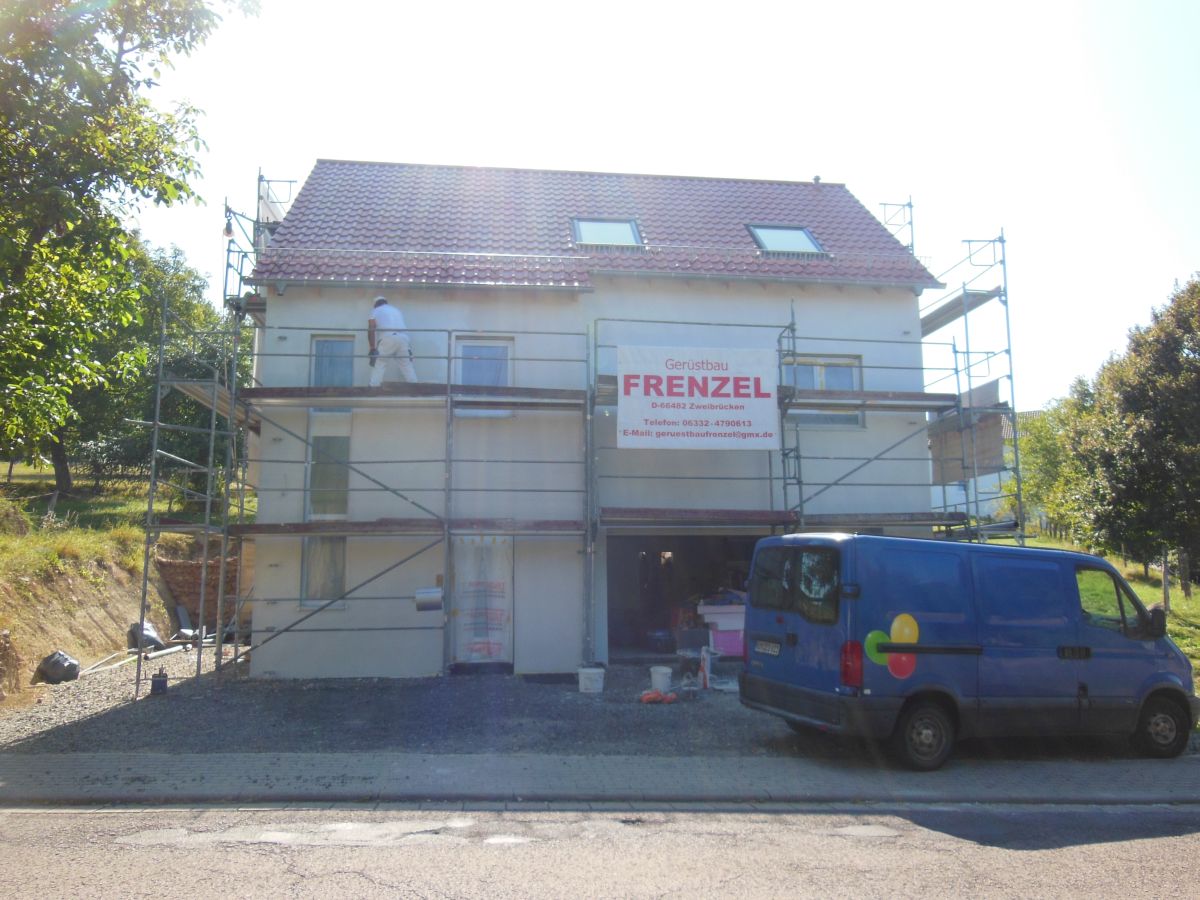 Neubau Wohnhaus Welsch - Beginn Anstrich
