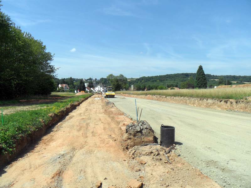 Erschliessung Thermalbad Rilchingen Wasserversorgung und Abwasserentsorgung - Herstellen des Strassenplanums im Rittersweg