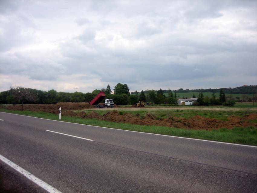 Erschliessung Gewerbegebiet Grosse Heide in Mandelbachtal Wasserversorgung, Abwasserentsorgung und Strasse - Abschieben des Mutterbodens