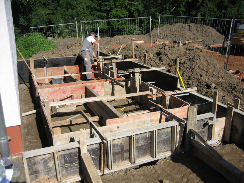 Hauptsammler Bliesmengen-Bolchen 1. Bauabschnitt Abwasseranlage Kleinblittersdorf - Einschalung der Fundamente