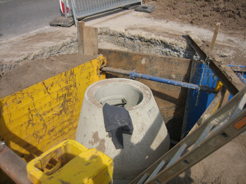 Abwasseranlage Ommersheim Kanalsanierung - Einbau neuer Schacht