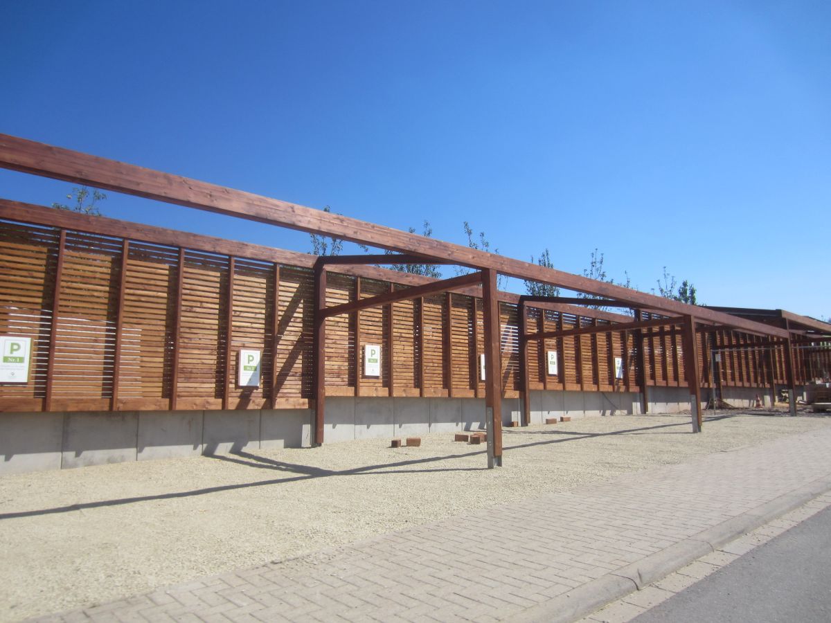 Neubau Carportanlagen Glamping Resort Biospaere Bliesgau - Einbau Wand und Dach Carport