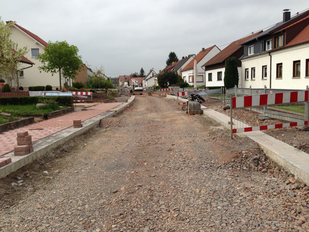 Mandelbachtal Bliesmengen-Bolchen Strassenbau Kettelerstrasse - Pflasterarbeiten am Gehweg
